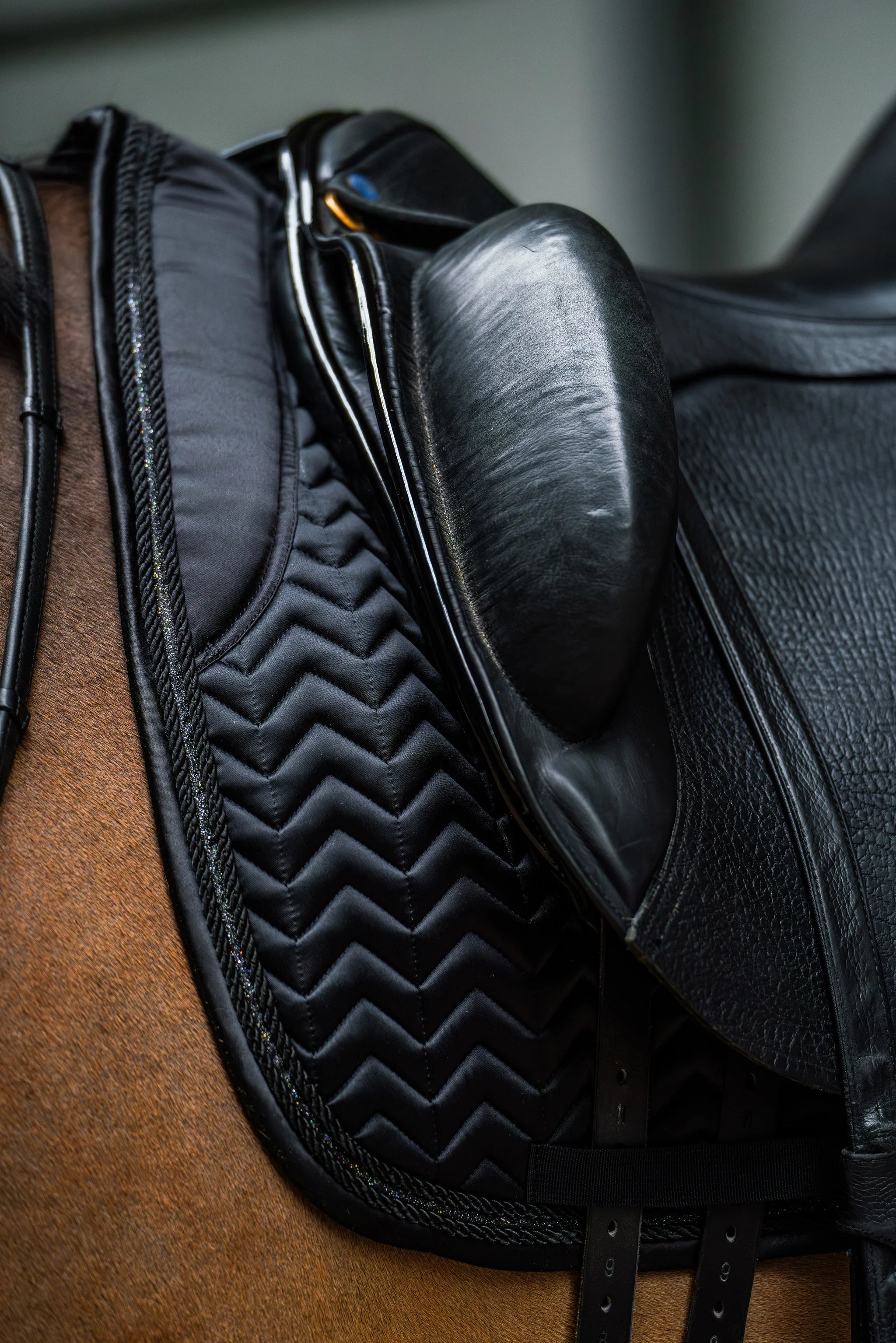 Hopmans Equestrian - Zadeldekje Zwart