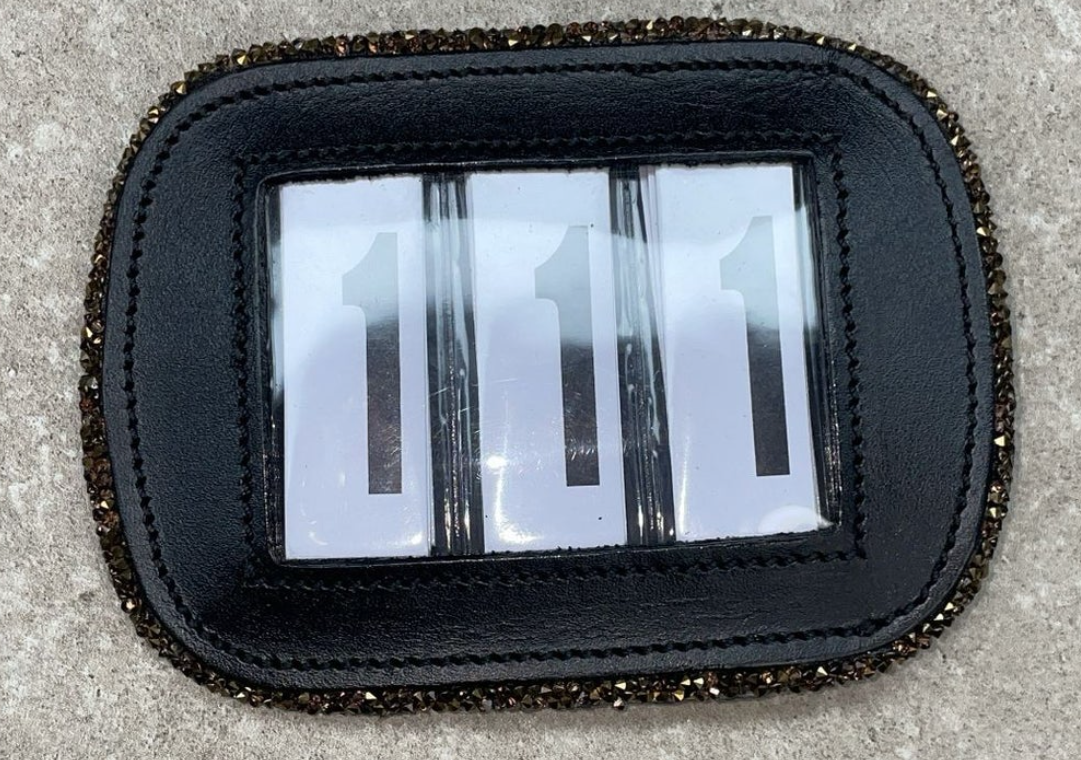 Hopmans Equestrian - Startnummer met schuifsysteem met Rocktrim