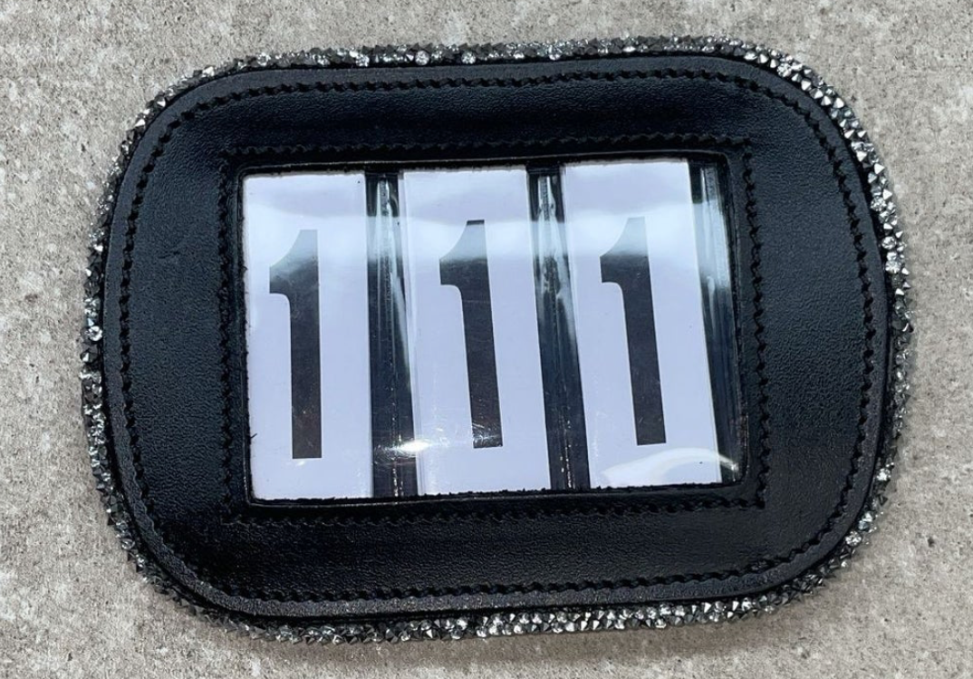 Hopmans Equestrian - Startnummer met schuifsysteem met Rocktrim