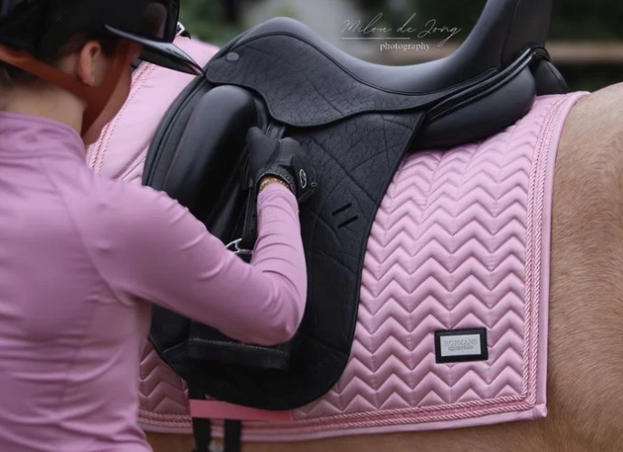 Hopmans Equestrian - Dekje Roze Dressuur Full